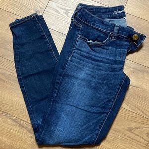 Women’s American Eagle Jeans; Size 6